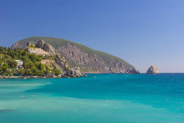 Gurzuf ilçesi ve Ayu Dag dağ. Crimea.