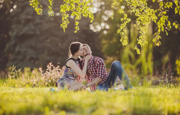 Pareja joven enamorada —  Fotos de Stock