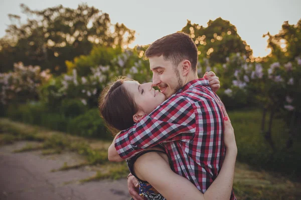 Junges verliebtes Paar — Stockfoto