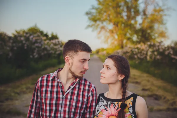 Jovem casal apaixonado — Fotografia de Stock