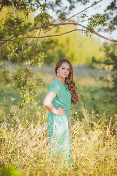 Candid skipping carefree adorable woman in field — Stock Photo, Image