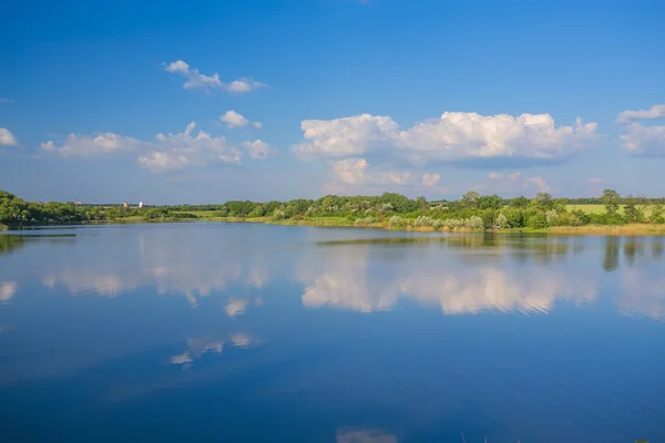 Calm beautiful rural landscape with a lake — Stock Photo, Image