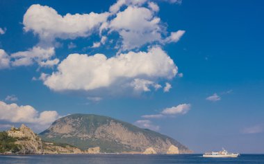 Gurzuf ilçesi ve Ayu Dag dağ. Crimea.