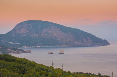 Gurzuf ilçesi ve Ayu Dag dağ. Crimea.