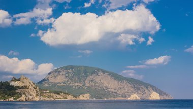 Gurzuf ilçesi ve Ayu Dag dağ. Crimea.