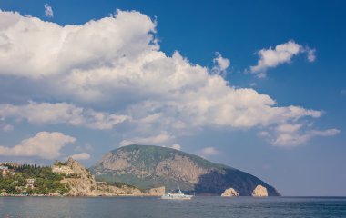 Gurzuf ilçesi ve Ayu Dag dağ. Crimea.