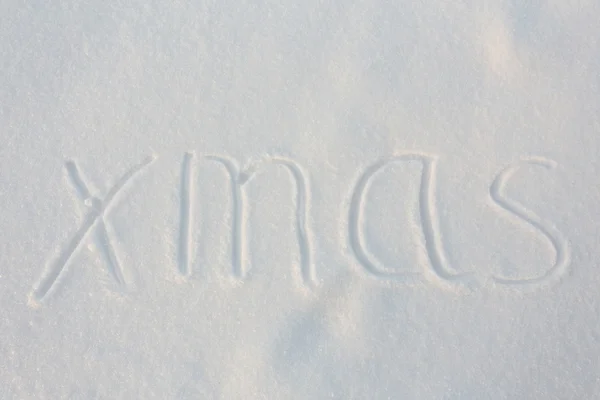 Weihnachtsbotschaft im Schnee geschrieben — Stockfoto