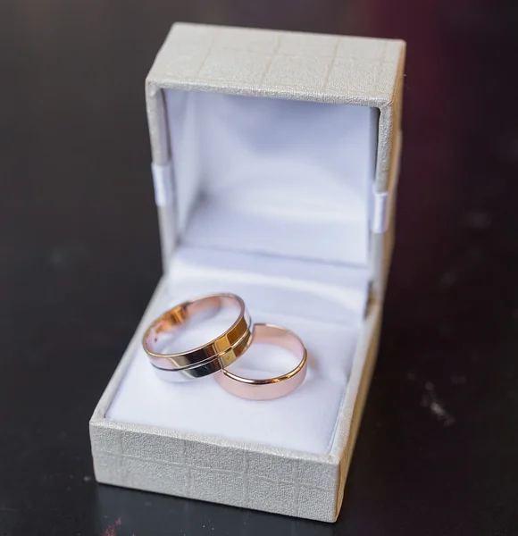 Two wedding rings in a jewelry box — Stock Photo, Image