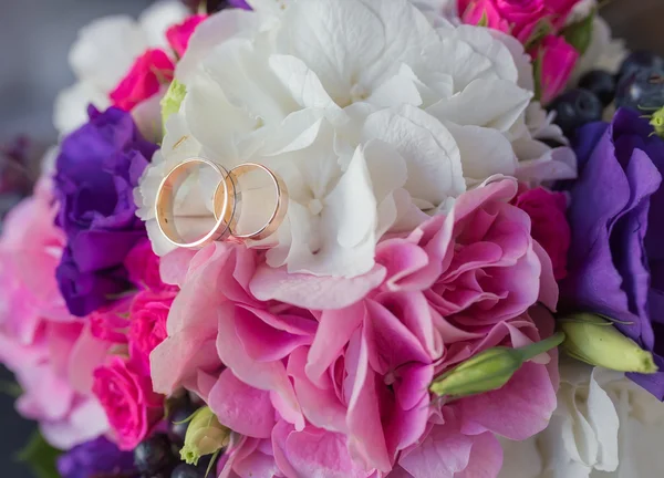 Dois anéis de casamento — Fotografia de Stock