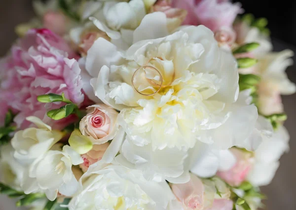 Beautiful  wedding bouquet — Stock Photo, Image