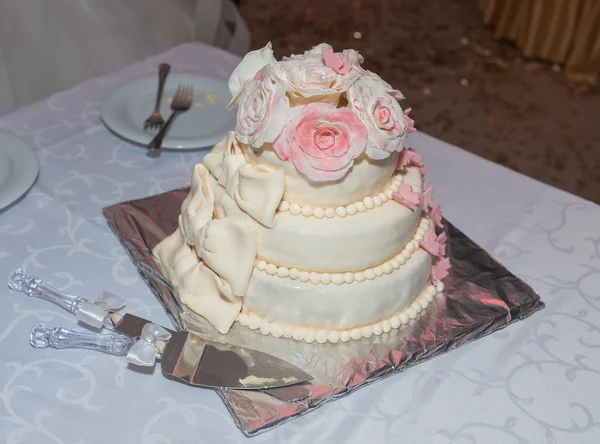 Traditional and decorative wedding cake — Stock Photo, Image