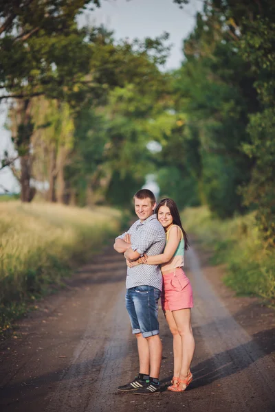 Junges verliebtes Paar — Stockfoto