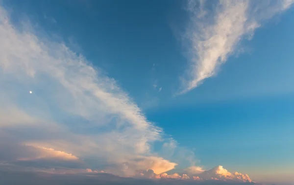 Pôr-do-sol brilhante céu fundo — Fotografia de Stock