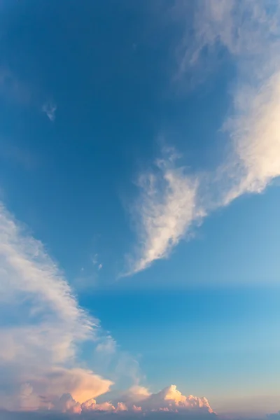 Pôr-do-sol brilhante céu fundo — Fotografia de Stock