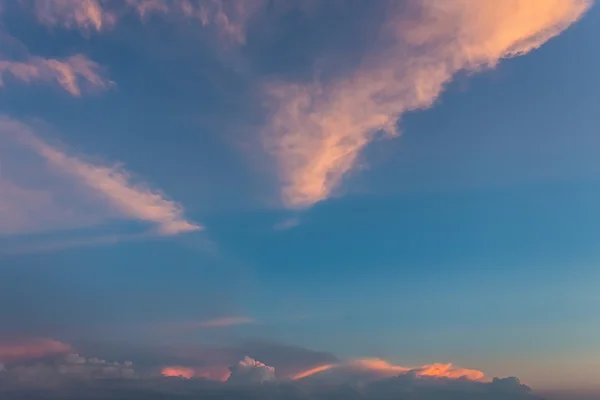 Φωτεινό ουρανό ηλιοβασίλεμα φόντο — Φωτογραφία Αρχείου
