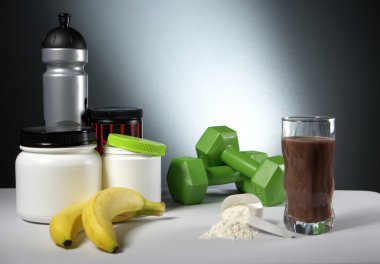 Spor beslenme Supplement kapları ile kokteyl bardak