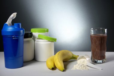 Spor beslenme Supplement kapları ile kokteyl bardak