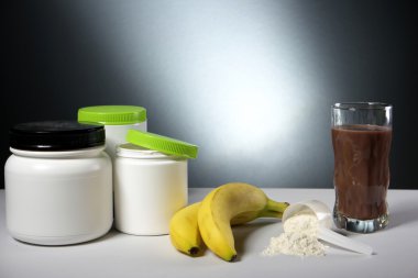 Spor beslenme Supplement kapları ile kokteyl bardak