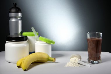Spor beslenme Supplement kapları ile kokteyl bardak