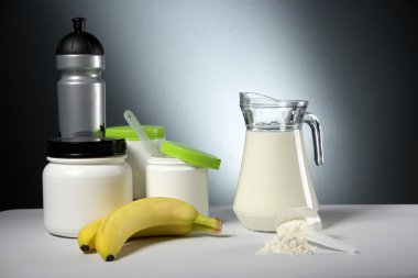Spor beslenme Supplement kapları ile süt sürahi