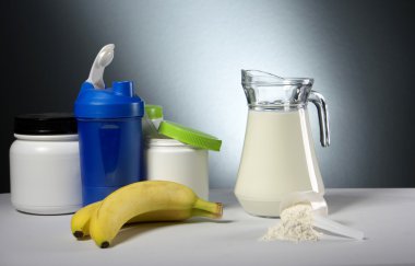 Spor beslenme Supplement kapları ile süt sürahi