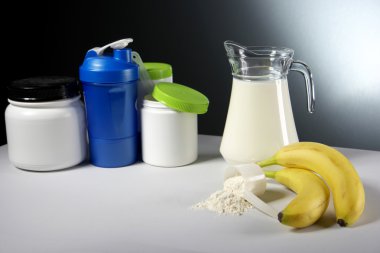 Spor beslenme Supplement kapları ile süt sürahi