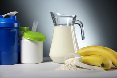 Spor beslenme Supplement kapları ile süt sürahi