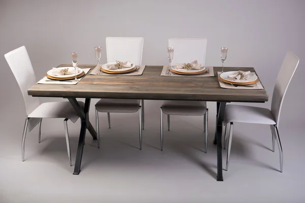 Дерев'яна обстановка столу та прикраса для їжі, студійний знімок — стокове фото