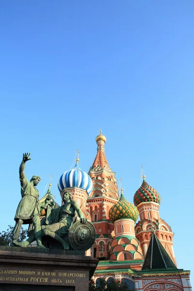 Abençoada Basílio Catedral e Estátua de Minin e Pozharsky — Fotografia de Stock