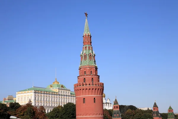 Torre del Kremlin en el fondo del cielo — Foto de Stock