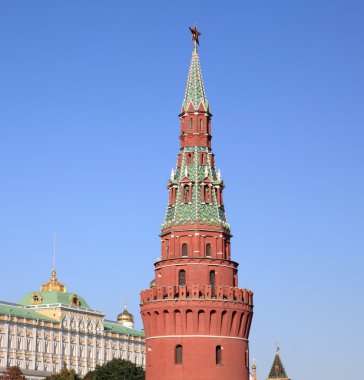 Gökyüzü arka planında Kremlin kulesi