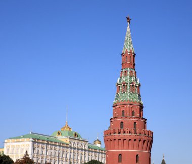 Gökyüzü arka planında Kremlin kulesi