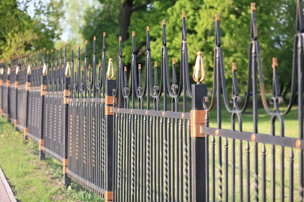 Fence with gold decoration — Stock Photo, Image