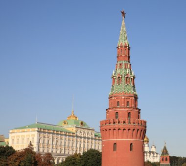 Gökyüzü arka planında Kremlin kulesi