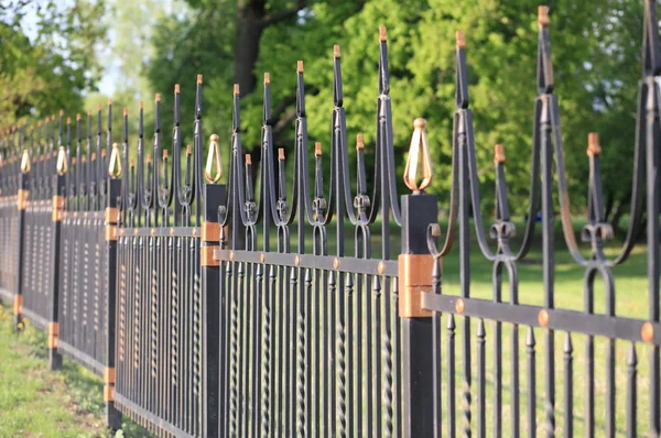 Fence with gold decoration — Stock Photo, Image