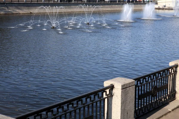 Fountain on river at day — Stock Photo, Image