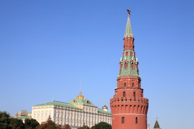 Gökyüzü arka planında Kremlin kulesi