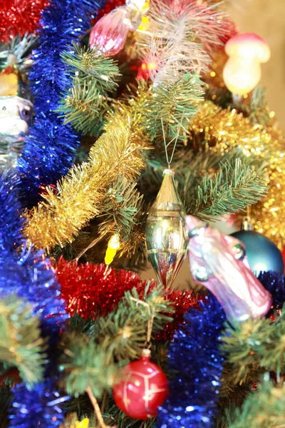 장난감 녹색 크리스마스 전나무 — 스톡 사진