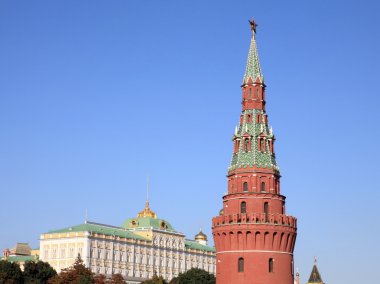 Gökyüzü arka planında Kremlin kulesi