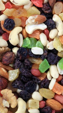 Kuru, güneşli yaz gününde kurutulmuş meyve seti.