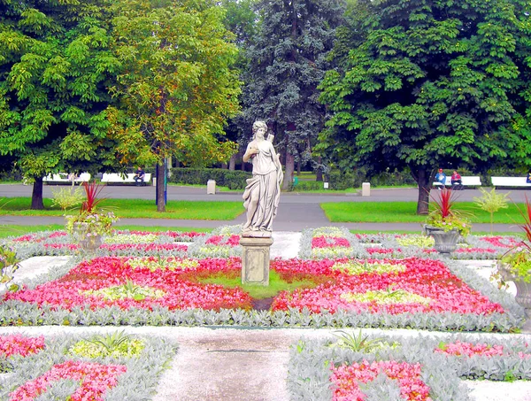 Torg Stadsparken Sommaren — Stockfoto