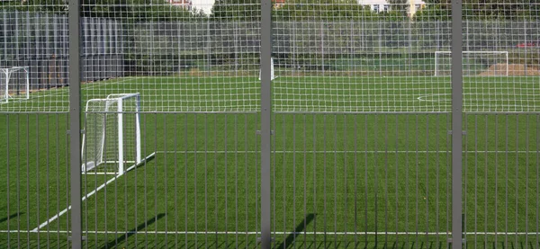 Campo Futebol Perto Cerca Dia Ensolarado — Fotografia de Stock