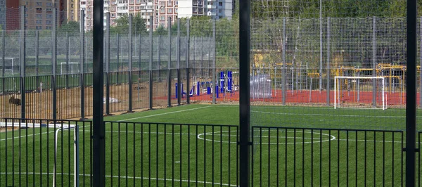 Campo Futebol Perto Cerca Dia Ensolarado — Fotografia de Stock