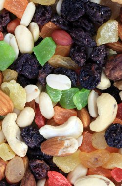 Kuru, güneşli yaz gününde kurutulmuş meyve seti.