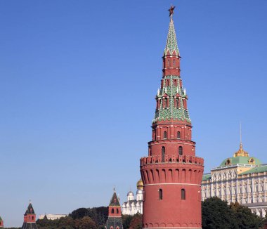 Gökyüzü arka planında Kremlin kulesi