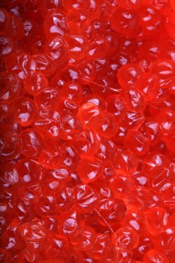 Kuru güneşli bir günde kırmızı havyar