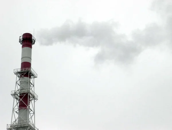 Pipa Humo Sobre Fondo Cielo Nublado — Foto de Stock