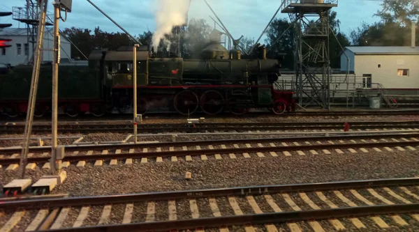 Locomotora Vapor Sobre Raíles Mañana Seca — Foto de Stock