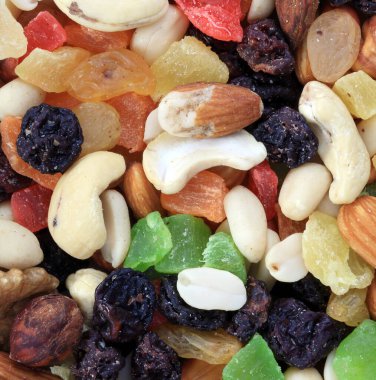 Kuru, güneşli yaz gününde kurutulmuş meyve seti.