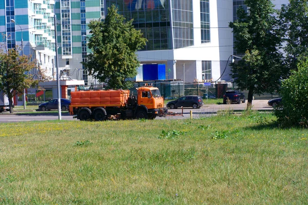 Orange Truck Asphalt Road Dry Sunny Summer Day — Stock Photo, Image